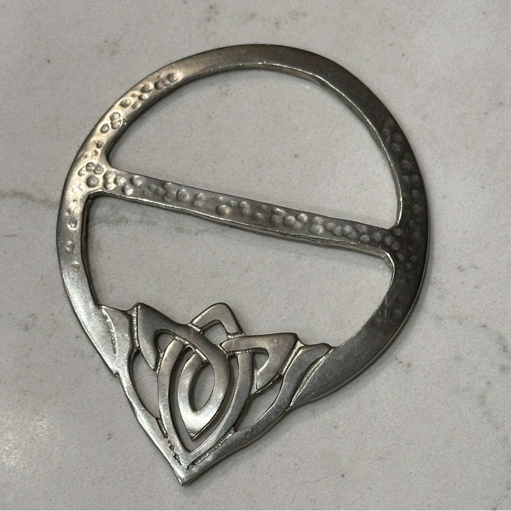 Vintage Scottish Celtic Trinity Knot Brooch Pewter XL Scotland 2.75” x 3.5” - Picture 4 of 6